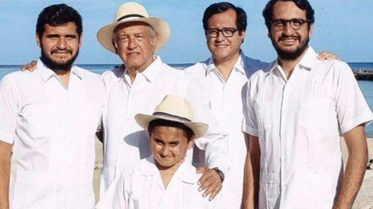 Felicita AMLO a padres mexicanos