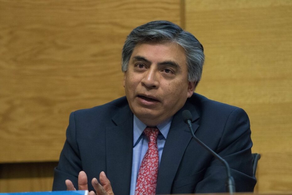Desmiente Gerardo Esquivel al presidente sobre usar reservar para pagar deuda externa