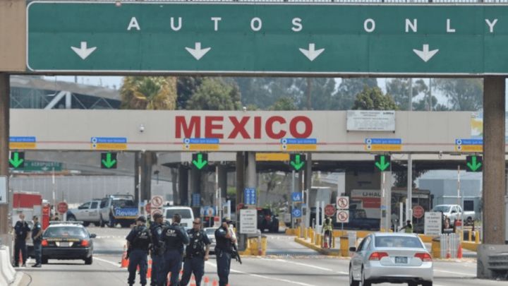 Continuarán restricciones en fronteras de EU con México y Canadá hasta el 21 de septiembre