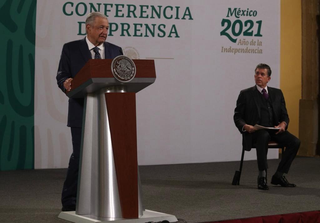 Insiste López Obrador en la “derechización” de la UNAM