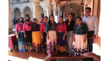 mujeres artesanas Wixaritari