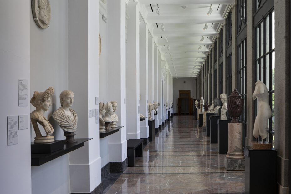 Más de 20 siglos de escultura presente en la galería jónica norte del Museo Nacional del Prado 
