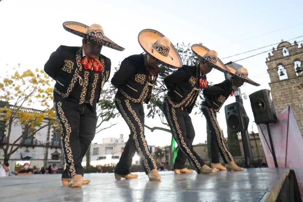 Continúan las presentaciones de mariachi y baile folclórico en Guadalajara