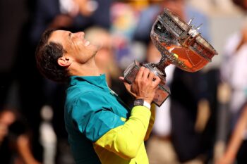 Nadal se alza con la copa