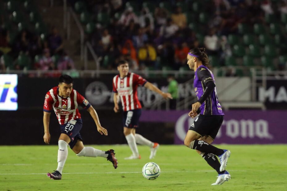 Mazatlán le gana 2-1 a unas Chivas sin piés ni cabeza