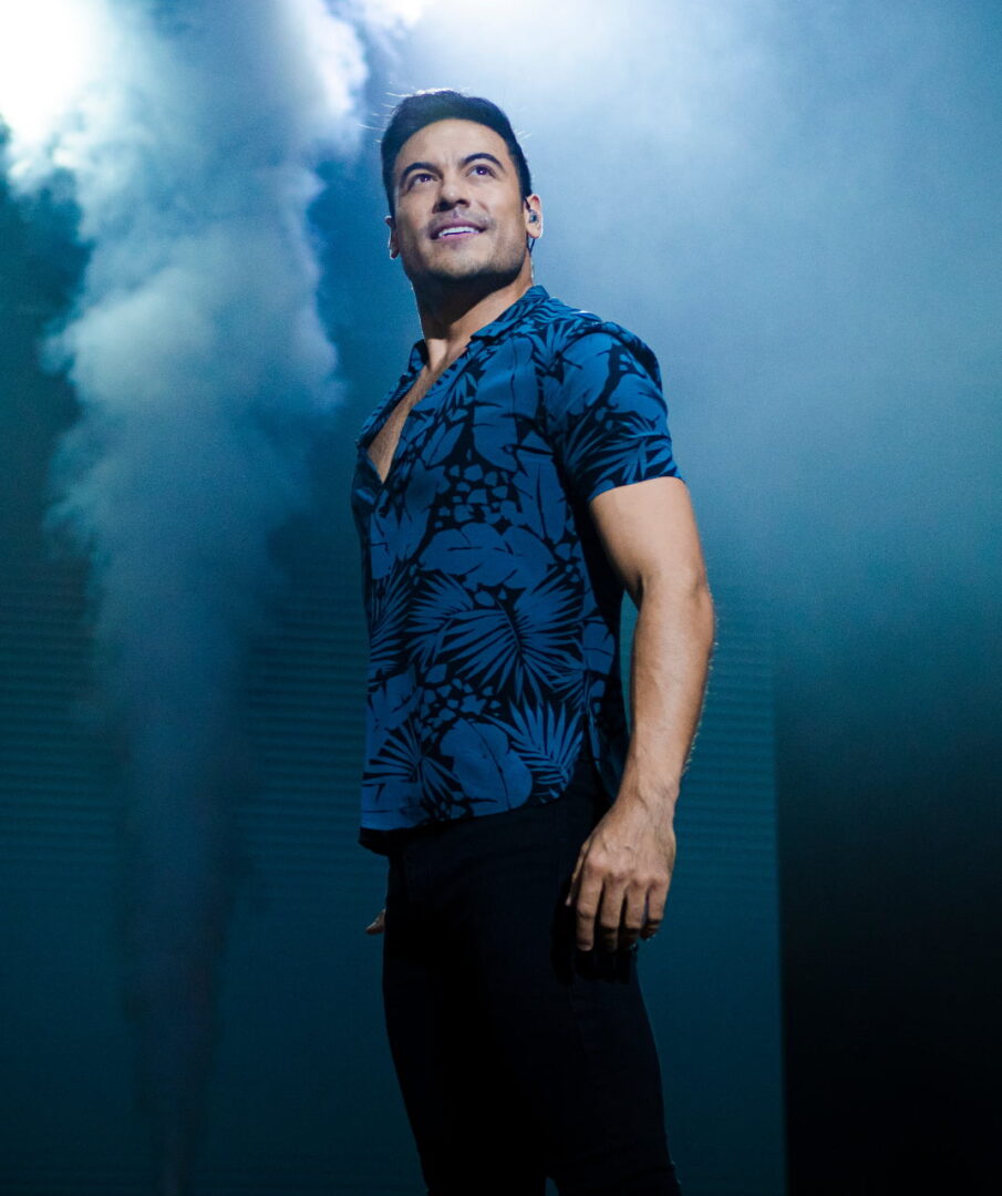 Vuelve a triunfar Carlos Rivera