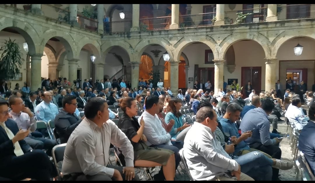 nosotros seguimos gobernando