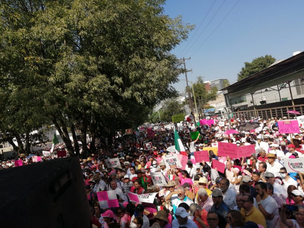 Jaliscienses salen a las calles para protestar contra la Reforma Electoral