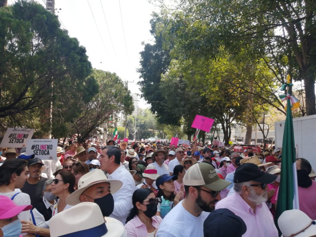 Jaliscienses salen a las calles para protestar contra la Reforma Electoral