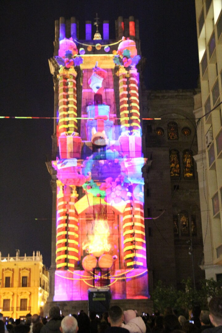 Los ángeles llegan al Centro de Málaga para desear felices fiestas decembrinas