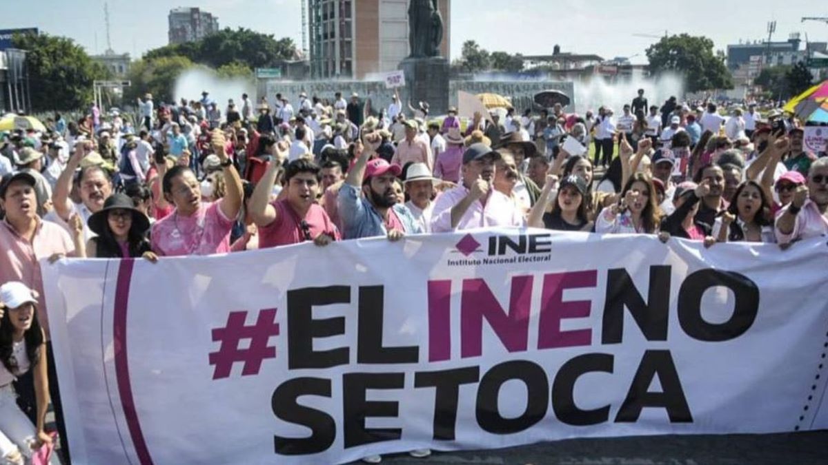 Alistan movilización contra Plan B electoral en defensa del INE
