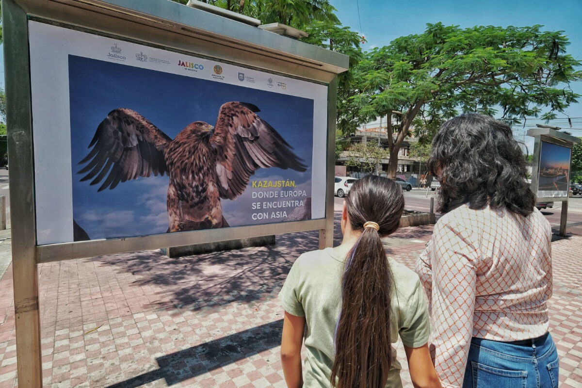 Con exposición 26 fotografías de Kazajstán en Jalisco fortalecen relaciones bilaterales