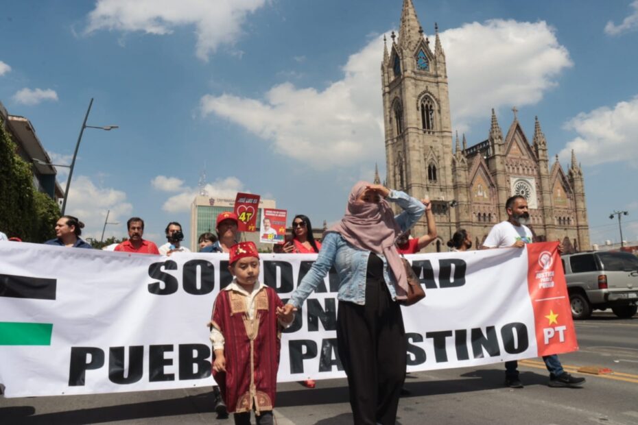 Marchan en favor de Palestina en Guadalajara
