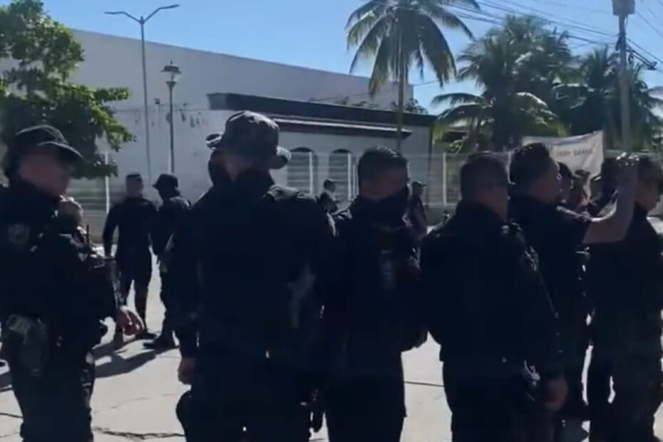 Tensión en Puerto Vallarta, estado reprime a la prensa en manifestación pacífica contra la Verificación Vehicular 
