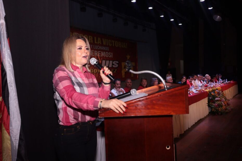 Claudia Delgadillo precandidata de morena en jalisco