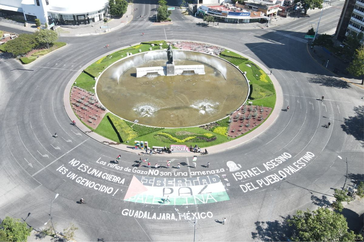 pintan minerva a favor de la libertad en palestina