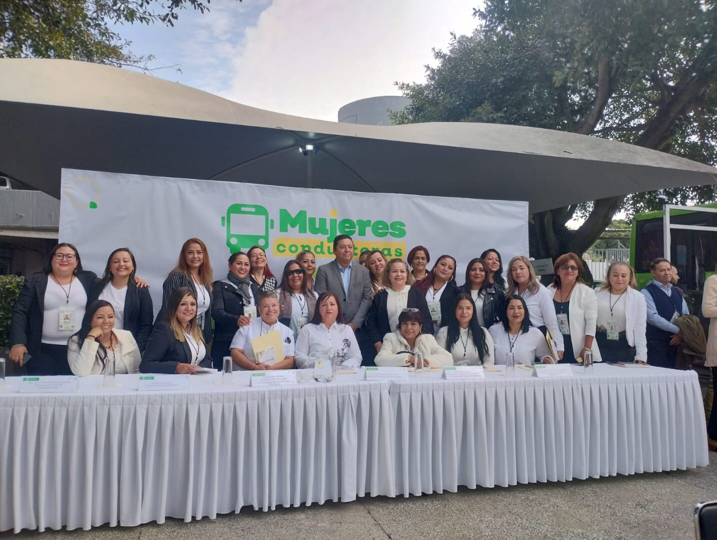 Mujeres Conductoras egresa 3a. generación