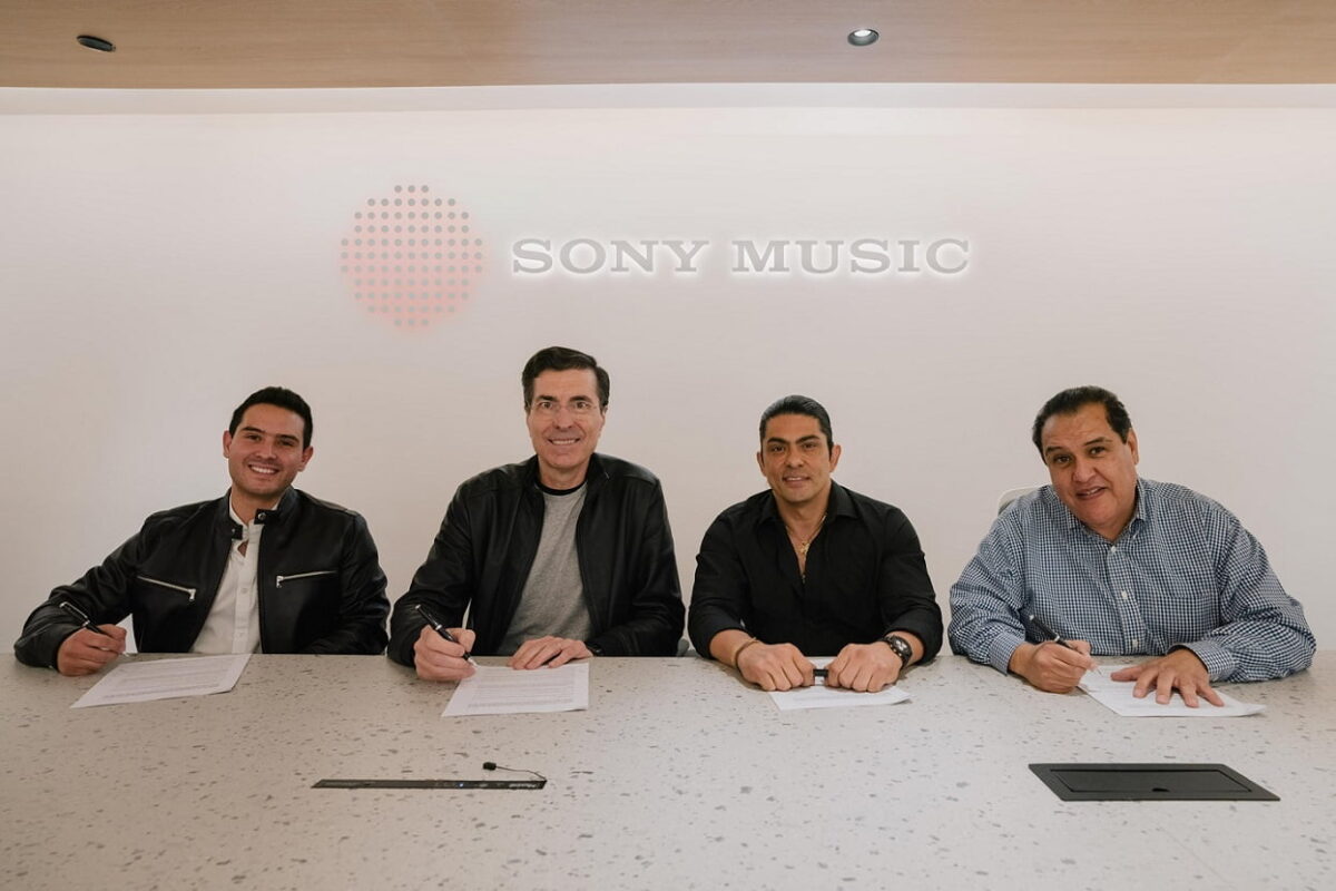 FIRMA-M4-RECORDS-Manolo-Cuevas-Roberto-Lopez-Victor-Garcia-Manuel-Cuevas