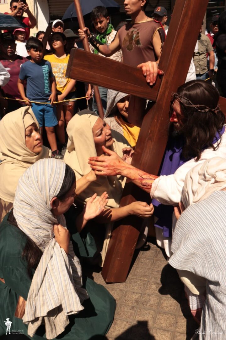 mujeres piadosas viacrucis
