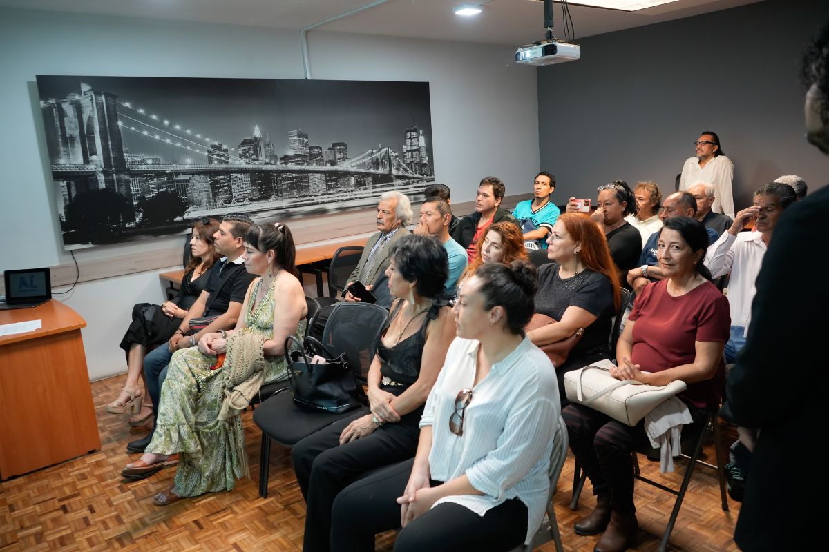 asistentes de la inauguracion de artistas latinos guadalajara