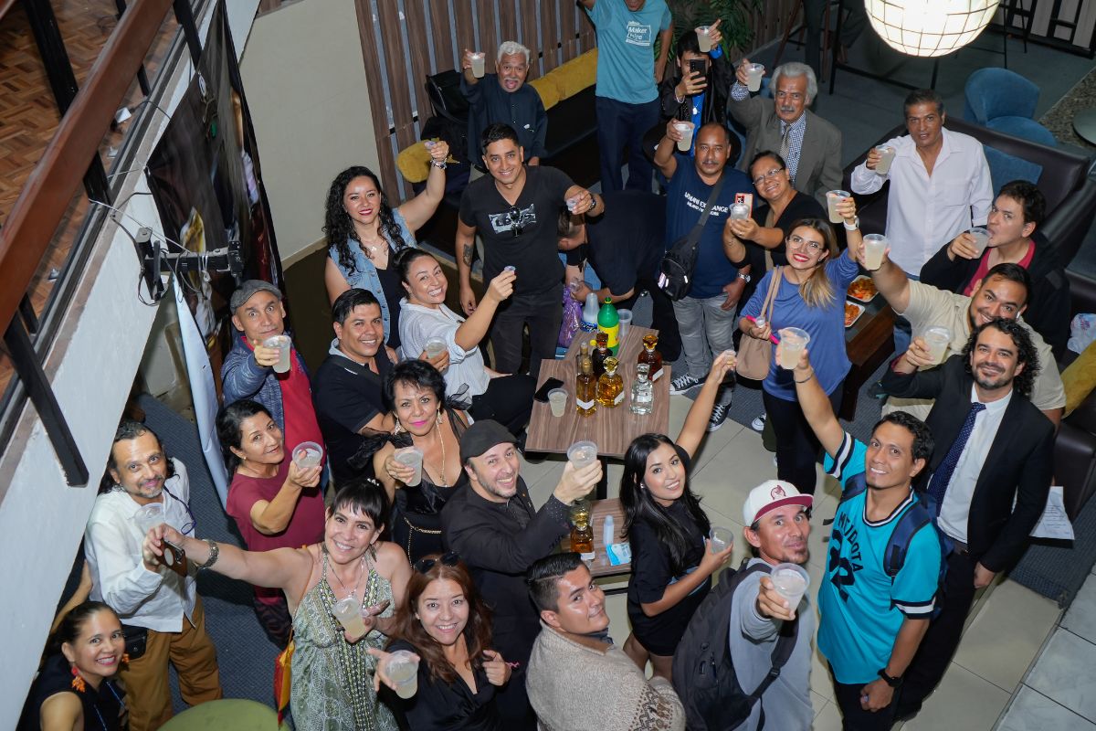 brindis de artistas latinos