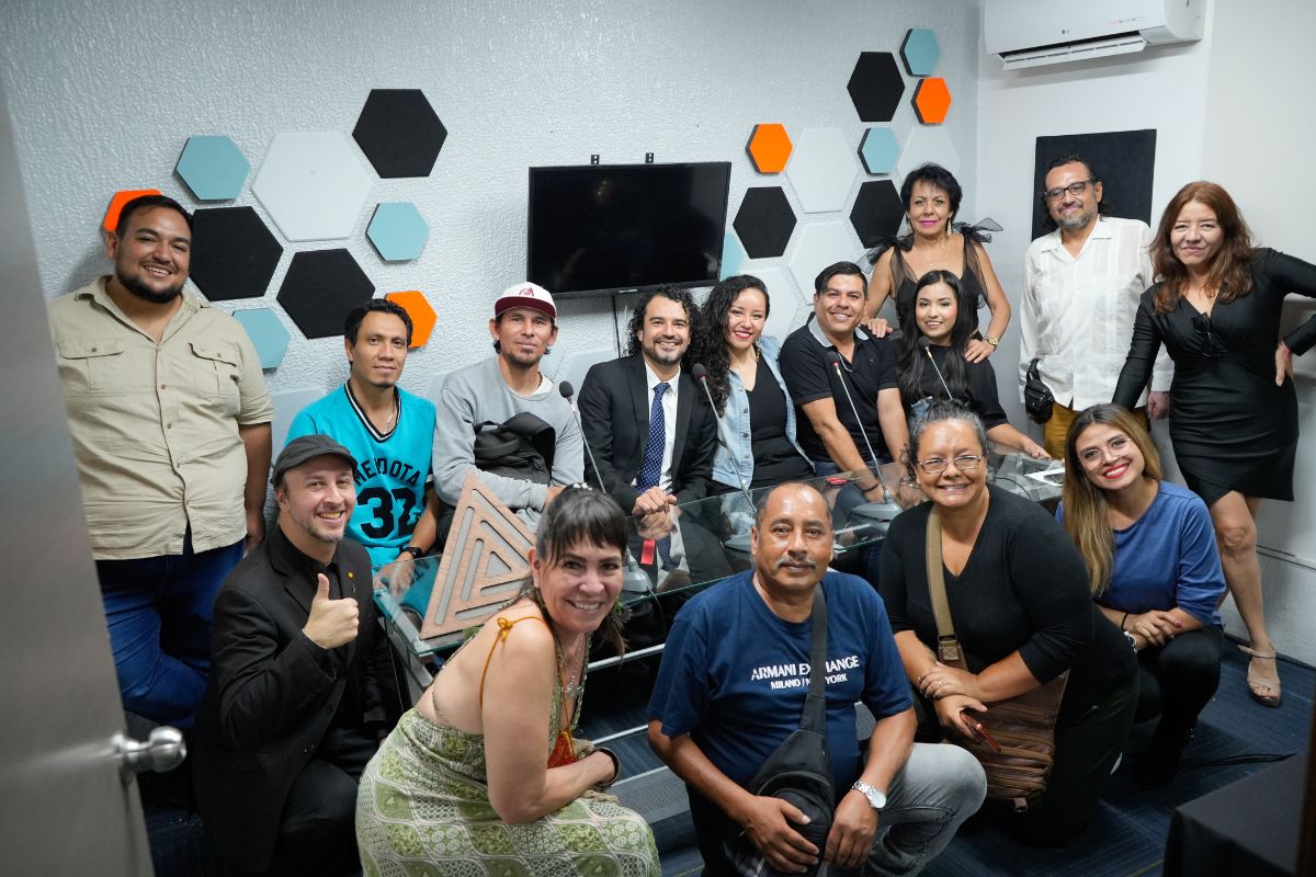 cabina de trasmision de podcast