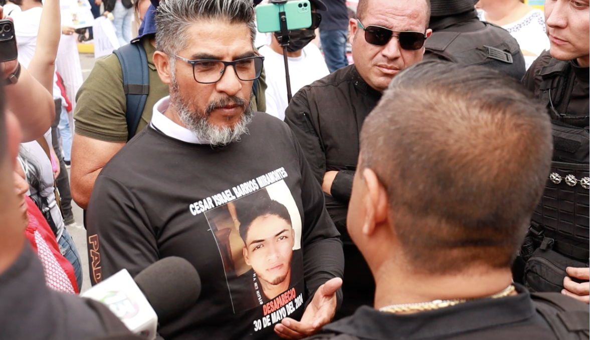 policias con padres d desaparecidos