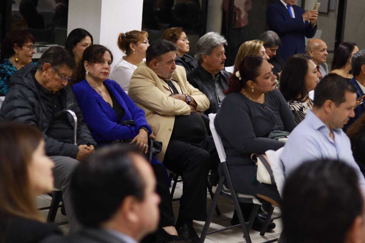 asistentes a prenentacion de memorias de un revolucionrio