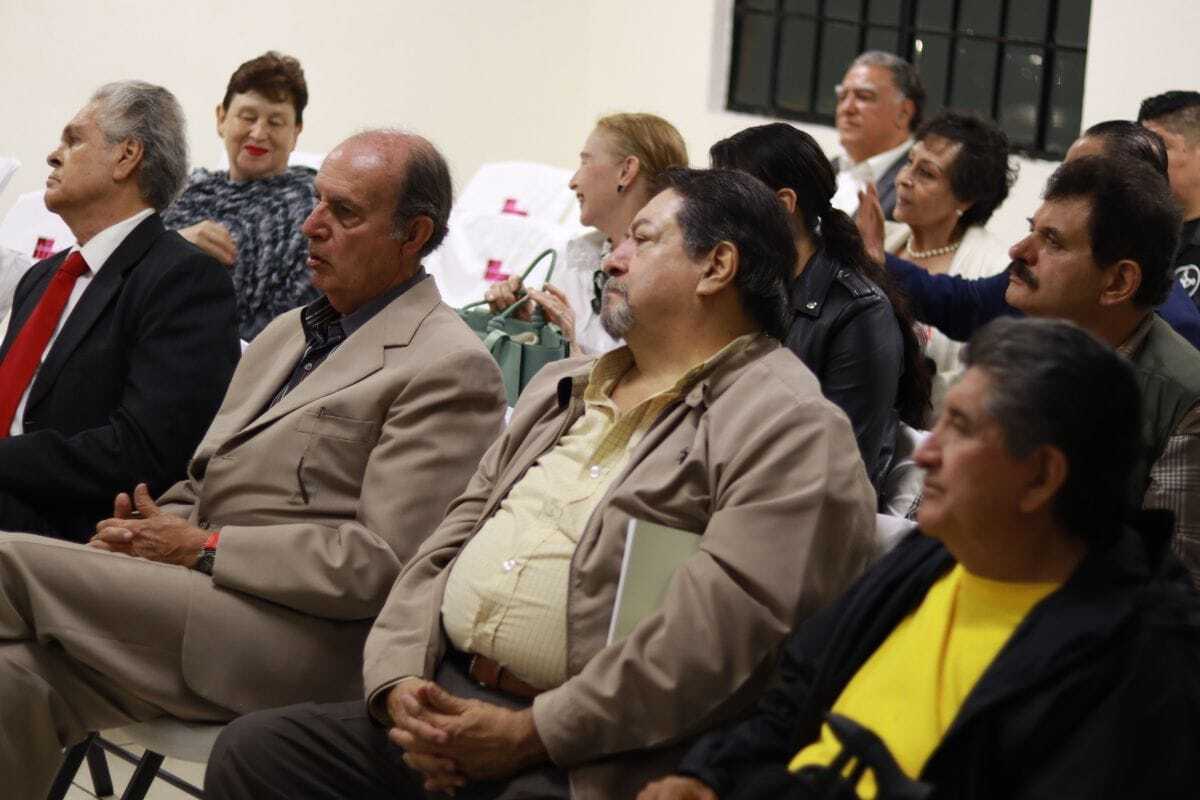 presentacion de libro memorias de vallarta plata