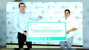 Reconocen a María Jeanette Huerta como Conductora Modelo de Jalisco en el transporte público
