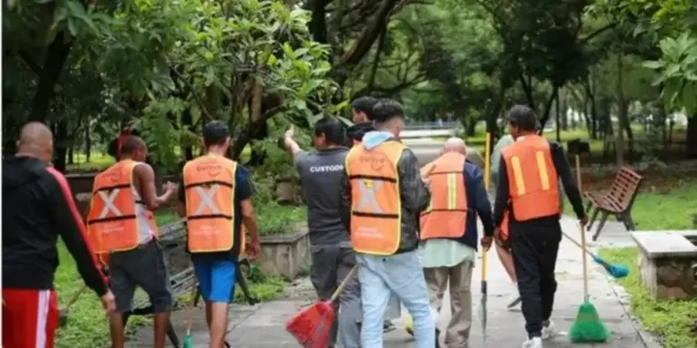 Trabajo comunitario en Guadalajara: Sancionados rehabilitan el Parque de Las Estrellas