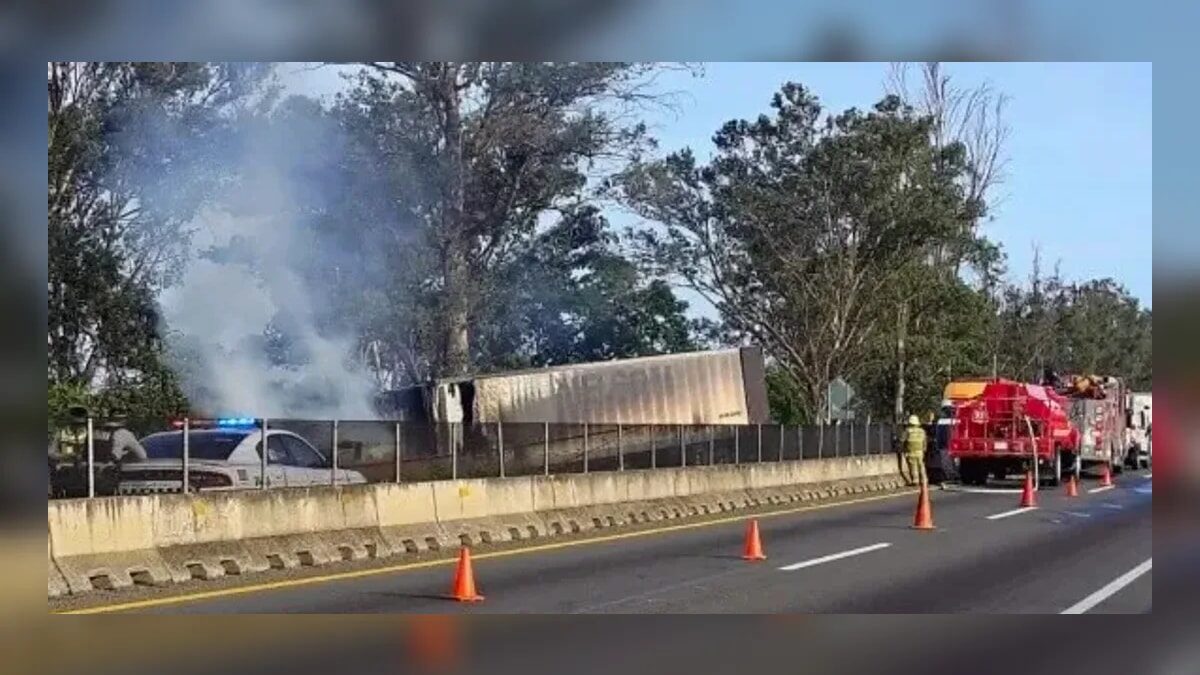Tragedia en la carretera Colima-Guadalajara: Carambola e incendio en Tuxpan dejan un fallecido
