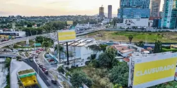 Zapopan frena la contaminación visual: intensifican el retiro de espectaculares irregulares