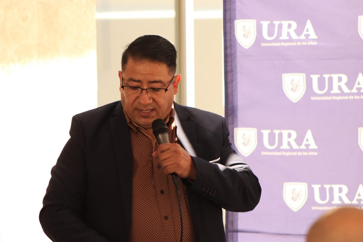 Personalidades educativas y empresariales en la inauguración de URA Guadalajara.