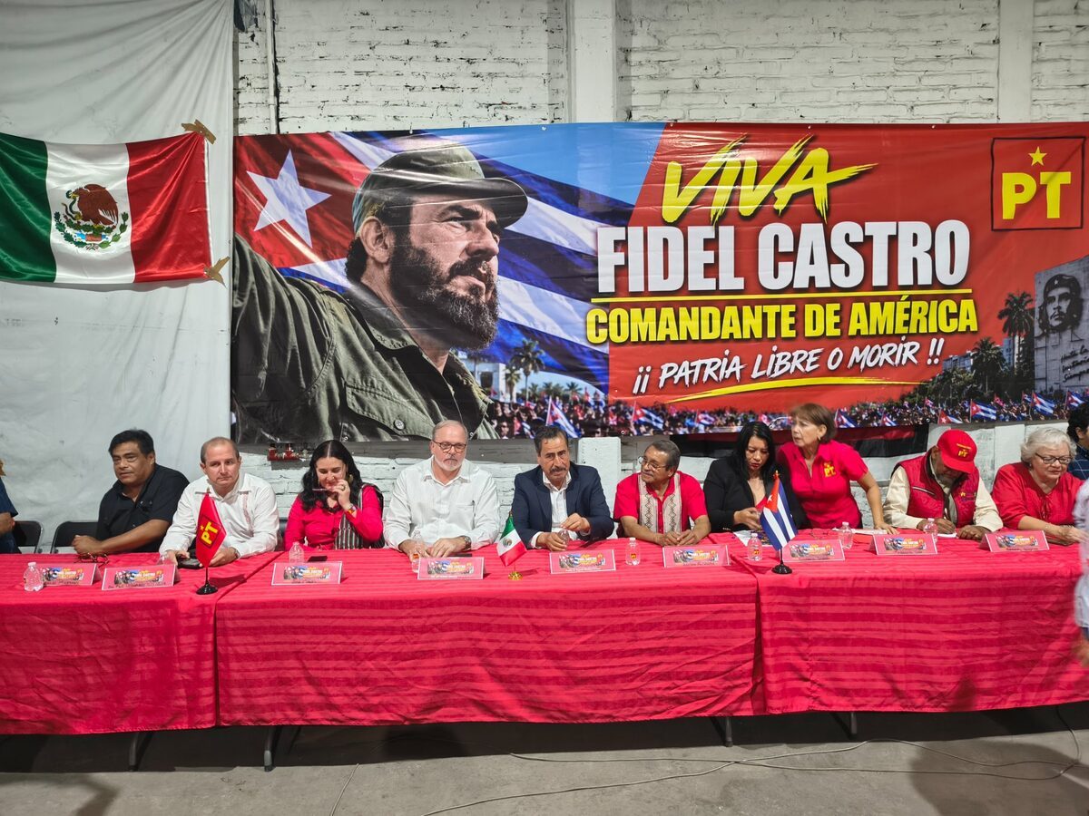 Público presente en el homenaje a Fidel Castro en Jalisco.