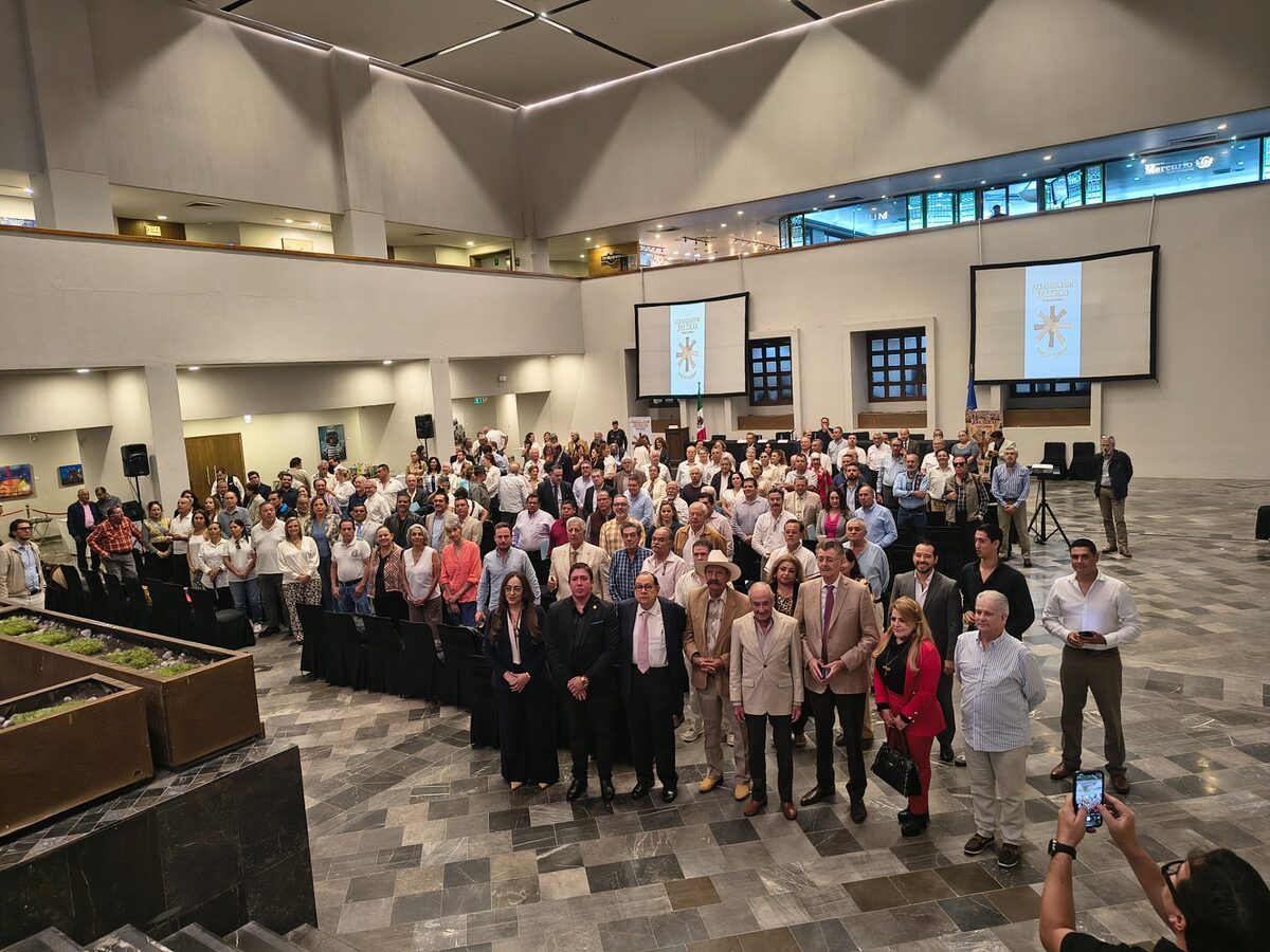 Representantes de asociaciones civiles durante la rueda de prensa en Guadalajara.