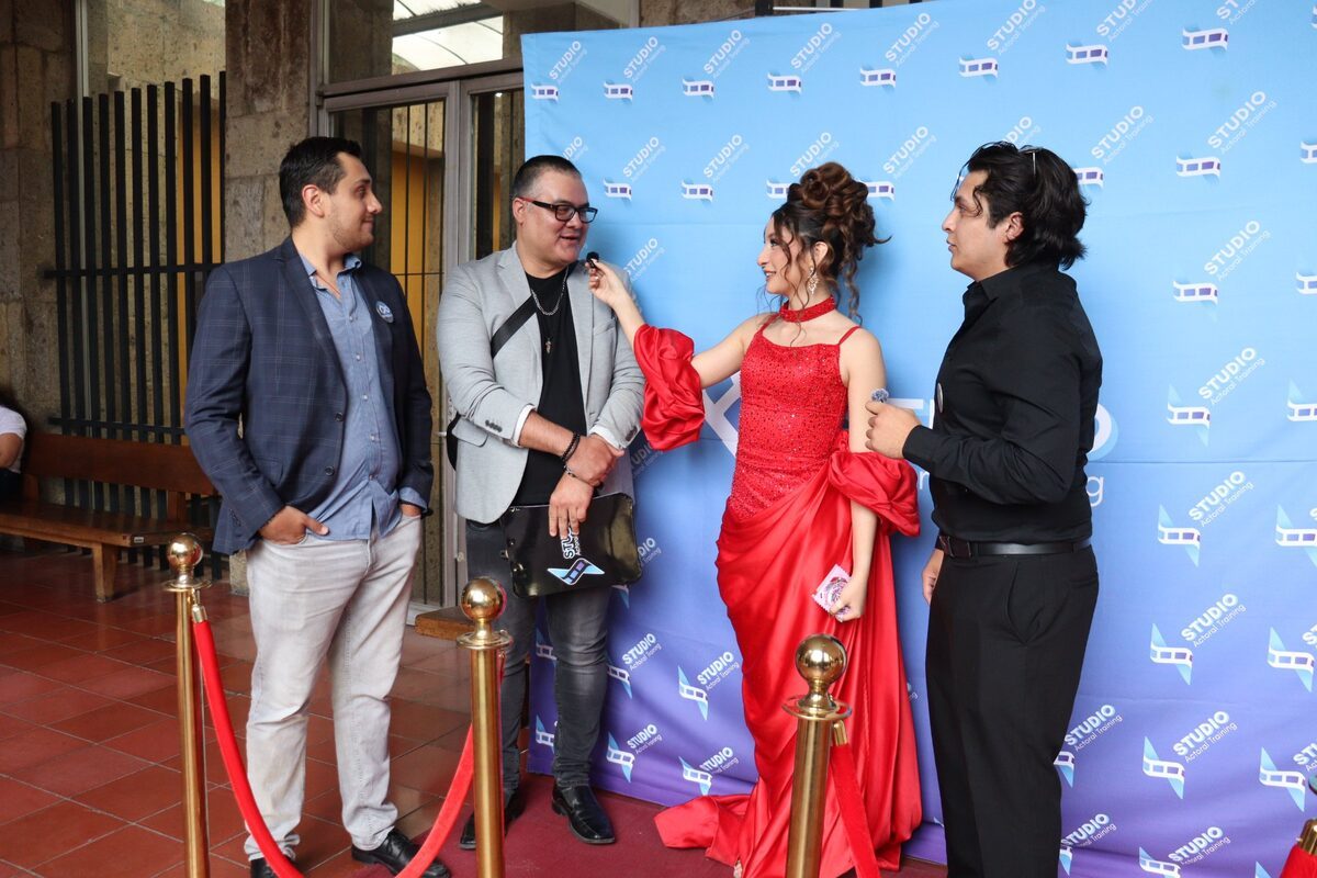 Proyección de cortometrajes independientes en el festival de cine en Guadalajara.