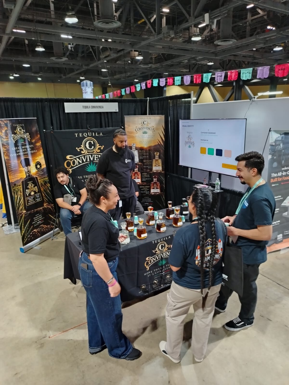Stand de Tequila Convivencia en la Expo del Antojo en Long Beach.
